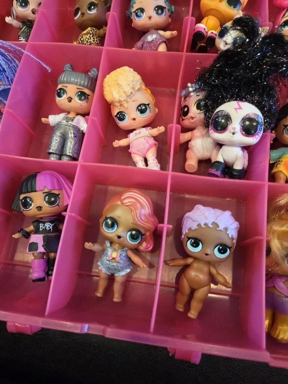 Lot Of 25 MGA LOL Surprise! Dolls & Pets With Accessories In Pink Carrying Case